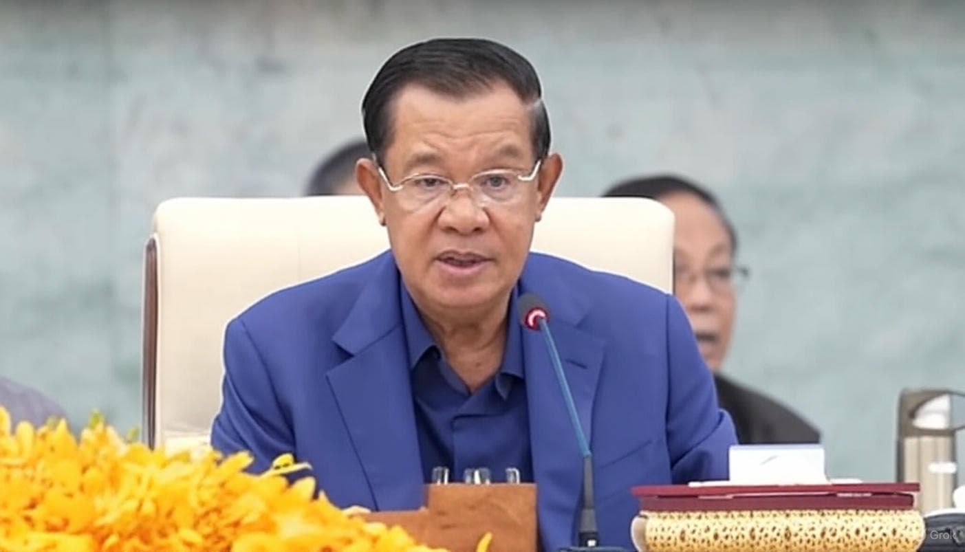 សម្តេចតេជោ ហ៊ុន សែន ប្រធានគណបក្សប្រជាជនកម្ពុជា បានប្រកាសឱ្យថ្នាក់ដឹកនាំ និងមន្ត្រីគណបក្សទាំងអស់ ប្រើប្រាស់កម្មវិធីផ្ញើសារ CoolApp សម្រាប់ទំនាក់ទំនងគ្នាក្នុងដែនសុវត្ថិភាពរបស់ខ្មែរ។